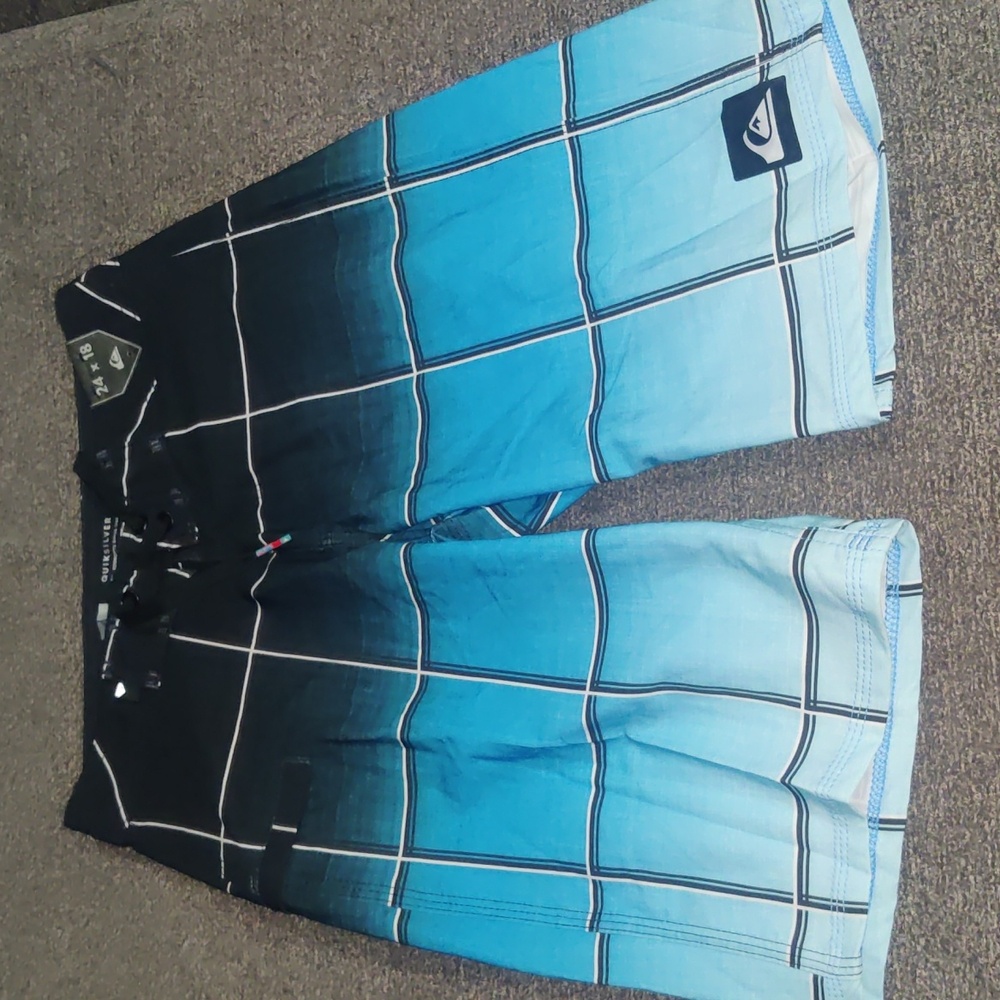 QUIKSILVER boys board/swim shorts